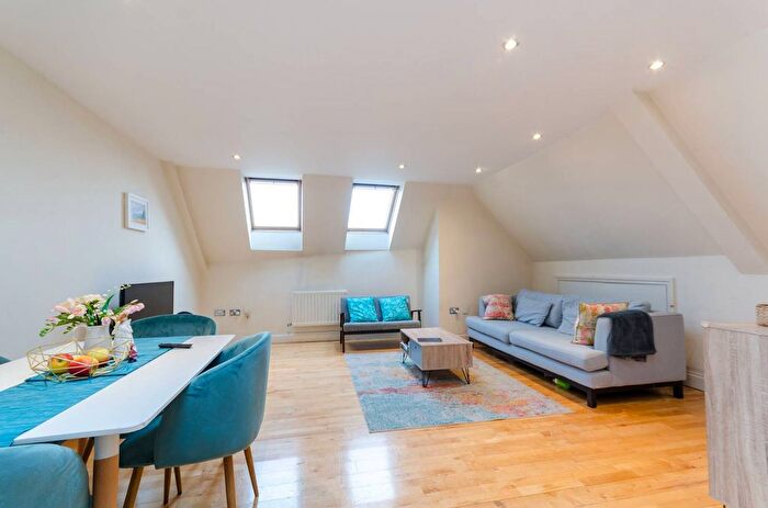 2 Bedroom Flat To Rent In Old London Road, Kingston, Kingston Upon Thames, KT2