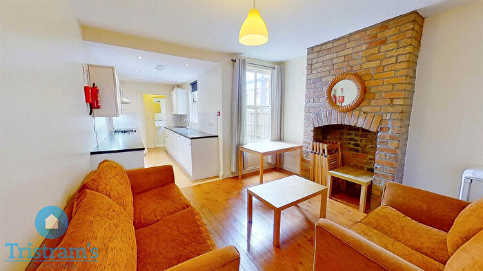 5 Bedroom Terraced House To Rent In Cycle Road, Lenton, NG7