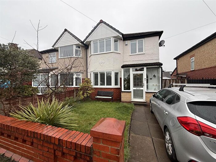3 Bedroom Semi Detached House For Sale In Lynwood Grove, Audenshaw, Manchester, M34