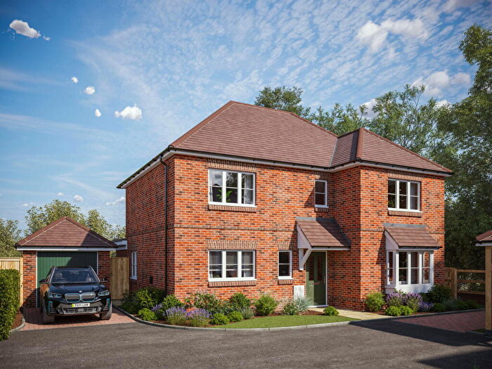 4 Bedroom Detached House For Sale In Mayflower Grove, Bramley, RG26