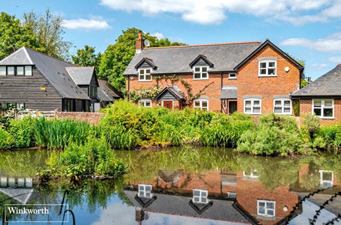 3 Bedroom House For Sale In Farleigh Road, Cliddesden, Hampshire, RG25