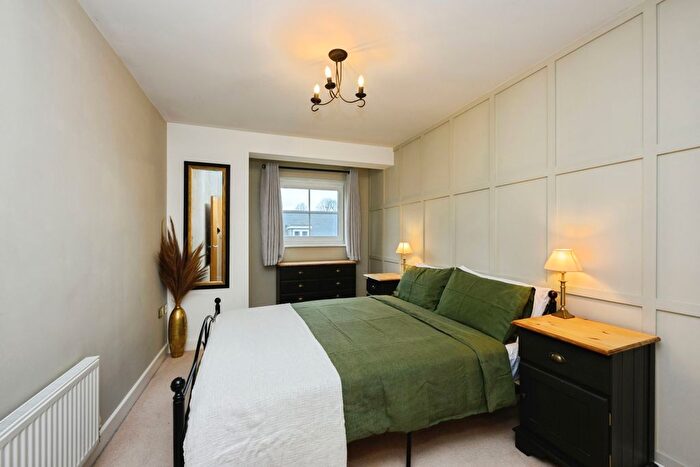 1 Bedroom Flat For Sale In Reynolds Avenue, Redhill, Surrey, RH1