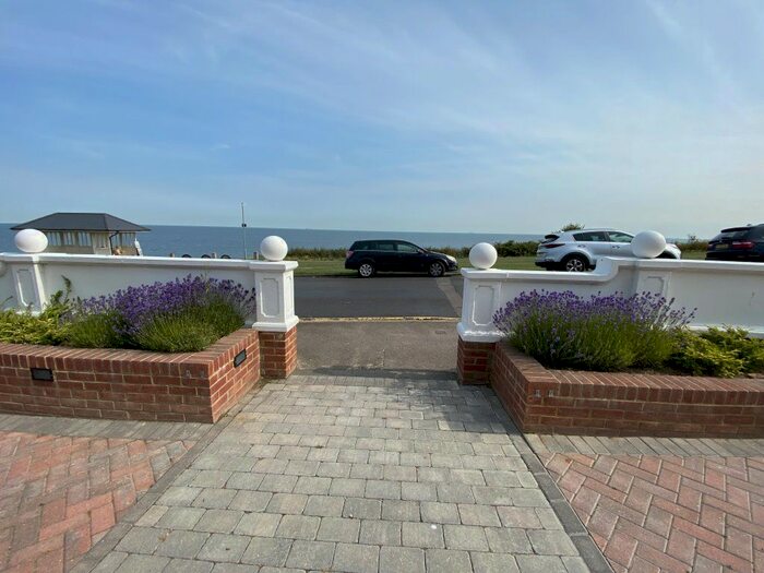 2 Bedroom Flat To Rent In Oakland Court, Kings Road, Herne Bay, CT6