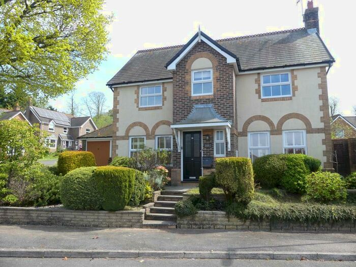 4 Bedroom Detached House To Rent In Collingwood Road, Crawley, RH10