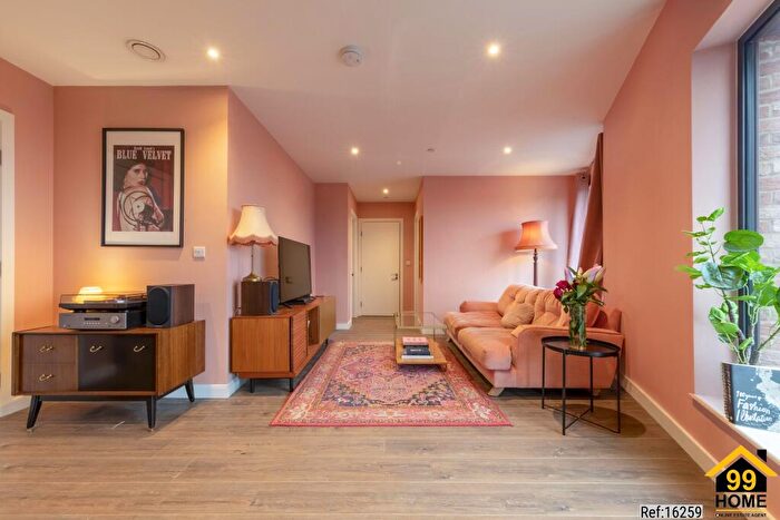 2 Bedroom Apartment For Sale In Headwater Point, London, E3