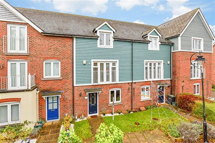 4 Bedroom Town House For Sale In The Lakes, Larkfield, Kent, ME20