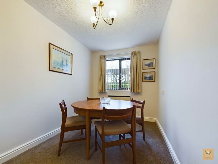 2 Bedroom Flat For Sale In Dorchester Road, Hazel Grove, Stockport, SK7