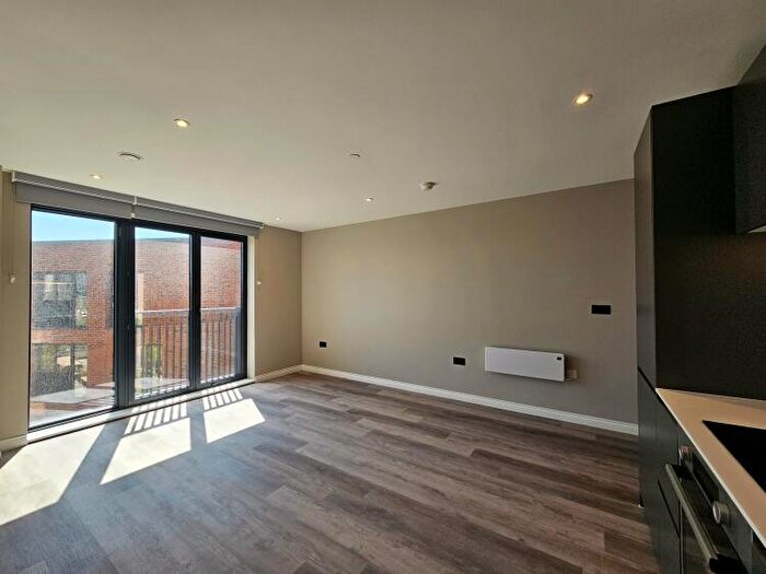 1 Bedroom Apartment To Rent In Whitehall Road Leeds, LS12