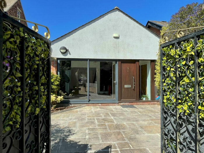 2 Bedroom Bungalow To Rent In Clifton Drive, Lytham, FY8