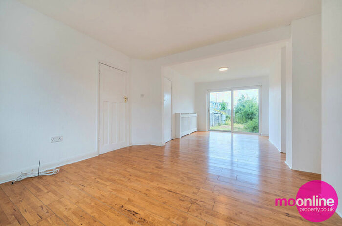 3 Bedroom Semi-Detached House To Rent In Westcombe Drive, Barnet, EN5