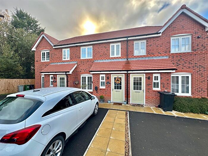 3 Bedroom Town House For Sale In Wren Drive, Crewe, Cheshire, CW1