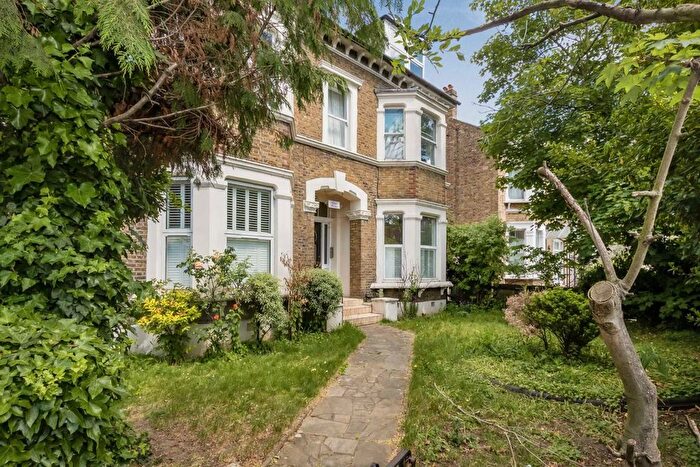 3 Bedroom Semi-Detached House To Rent In Uxbridge Road, Shepherds Bush, W12