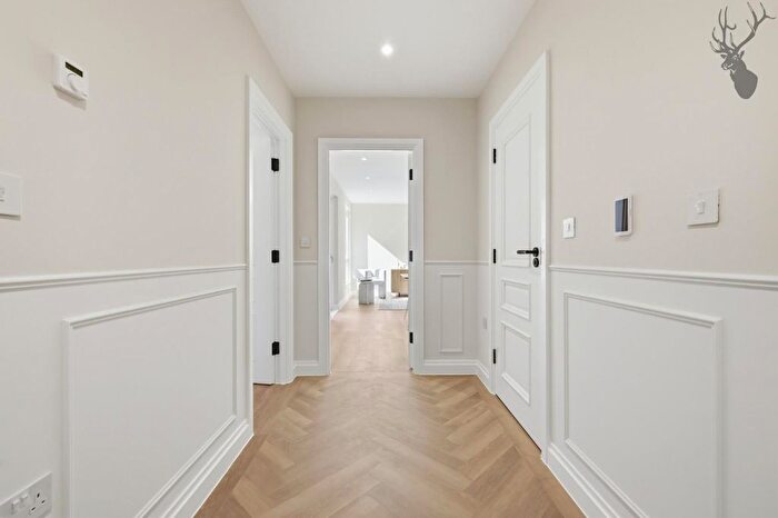 1 Bedroom Flat For Sale In Novella, Chigwell, IG7