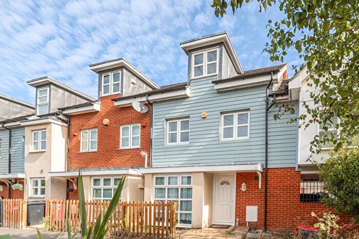 4 Bedroom Terraced House To Rent In Bantry Road, Slough, SL1