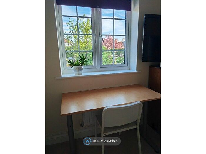 4 Bedroom Maisonette To Rent In Anmer Close, Tadworth, KT20