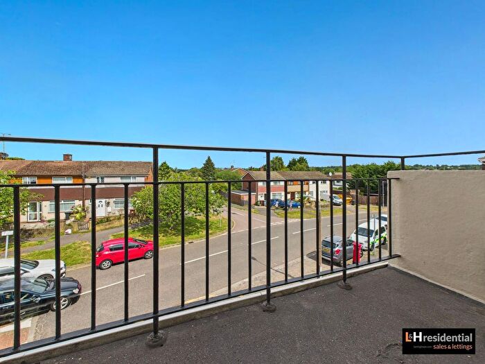 3 Bedroom Flat To Rent In Stratfield Road, Borehamwood, WD6