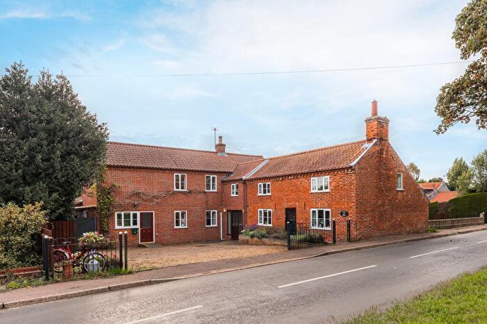 4 Bedroom Detached House For Sale In The Street, Claxton, NR14