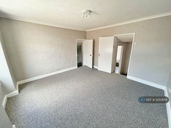 2 Bedroom Flat To Rent In High Street, Stonehouse, GL10