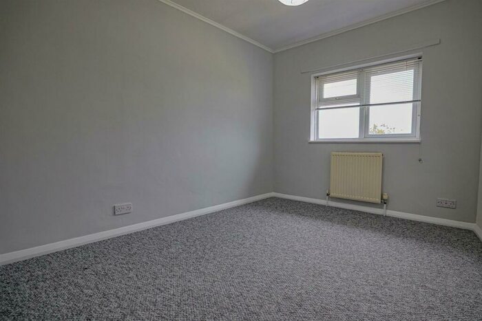 3 Bedroom Flat To Rent In Long Chaulden, Hemel Hempstead, HP1