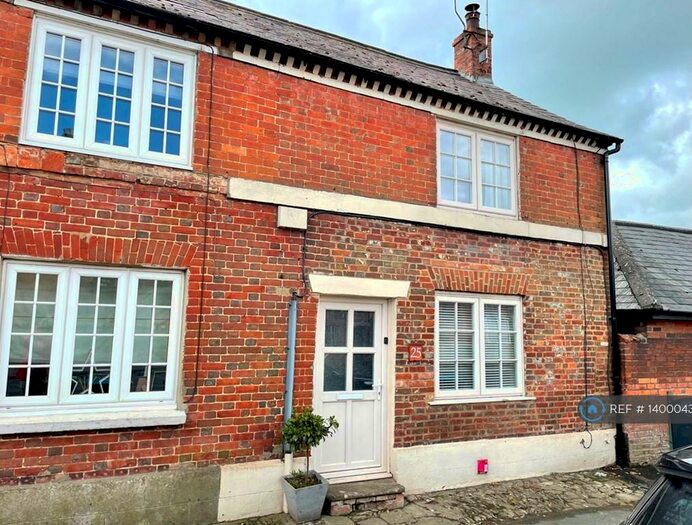 2 Bedroom Terraced House To Rent In High Street, Aylesbury, HP22