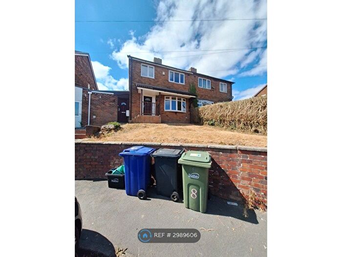 3 Bedroom Semi-detached House To Rent In Blackthorne Close, Dudley, DY1