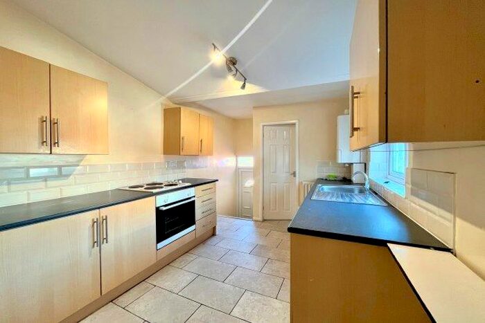 3 Bedroom Flat To Rent In Rosebery Avenue, Gateshead, NE8