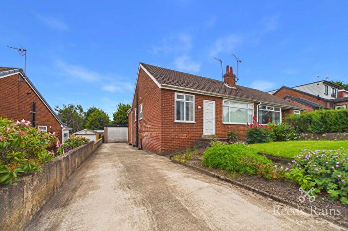 2 Bedroom Bungalow For Sale In Manor Farm Drive, Churwell, Leeds, West Yorkshire, LS27