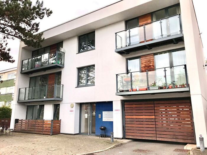 3 Bedroom Flat To Rent In Kenton Road, Kenton, HA3