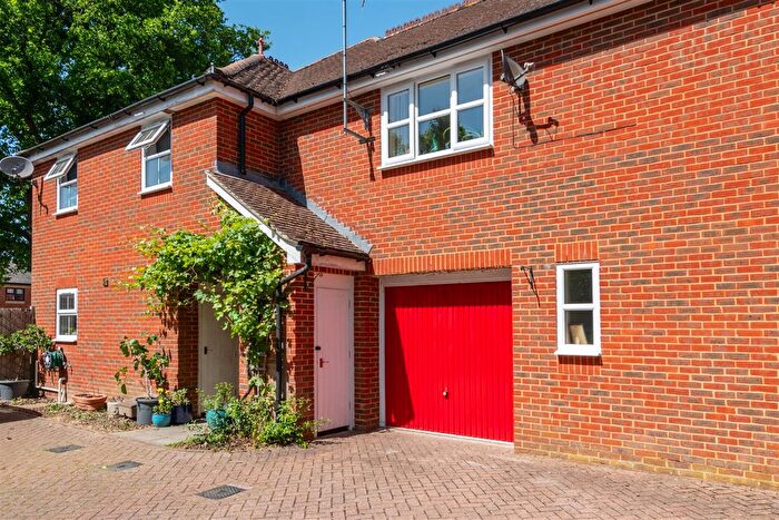 1 Bedroom Mews For Sale In Regents Mews, Horley, RH6