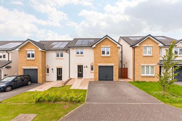 3 Bedroom Semi-Detached House For Sale In Croft Park Crescent, Whitburn, EH47
