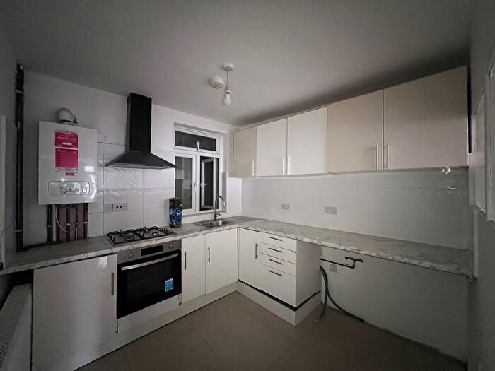 2 Bedroom Flat To Rent In Hertford Road, Enfield, EN3