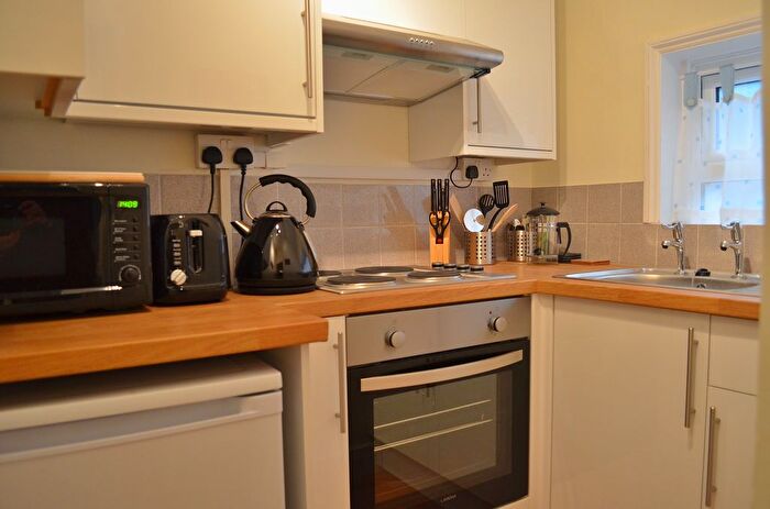 2 Bedroom Flat To Rent In Cross Street, Oxford, Oxfordshire, OX4