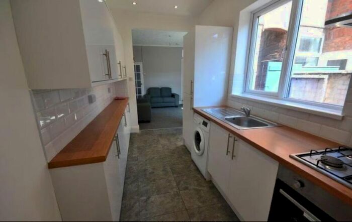 4 Bedroom Terraced House To Rent In Jarrom Street, Leicester, LE2
