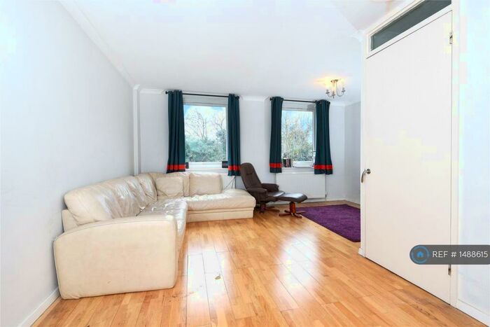 4 Bedroom End Of Terrace House To Rent In Langley Meadow, Loughton, IG10