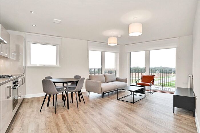 2 Bedroom Flat To Rent In Genome Close, Cambridge, Cambridgeshire, CB3