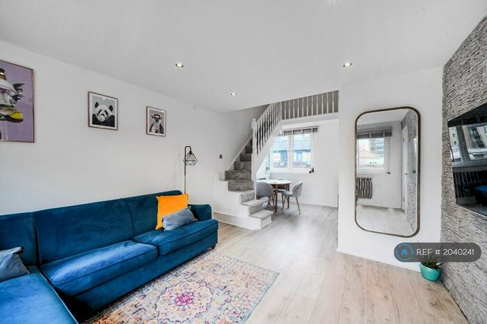 1 Bedroom Flat To Rent In East Smithfield, London, E1W