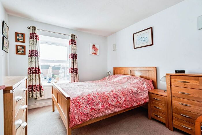 3 Bedroom End Of Terrace House For Sale In Highdown Way, Swindon, SN25