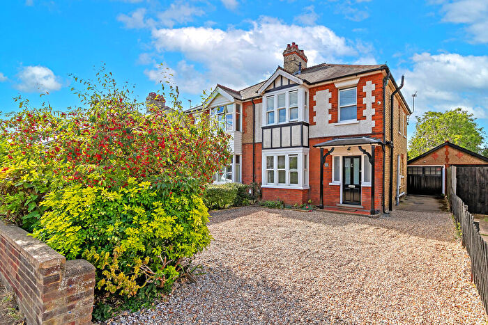 4 Bedroom Semi-Detached House For Sale In London Road, Biggleswade, SG18