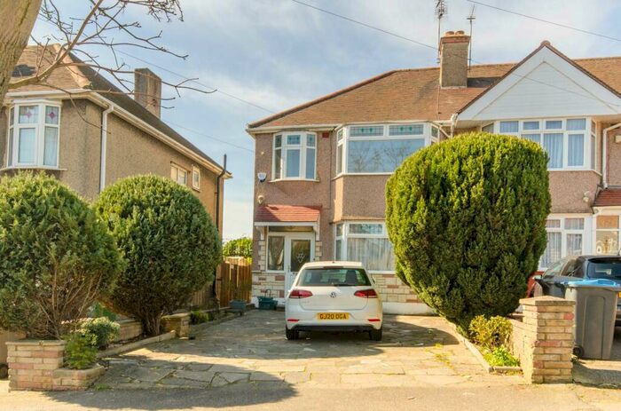 3 Bedroom End Of Terrace House To Rent In Elm Way, Neasden, London, NW10