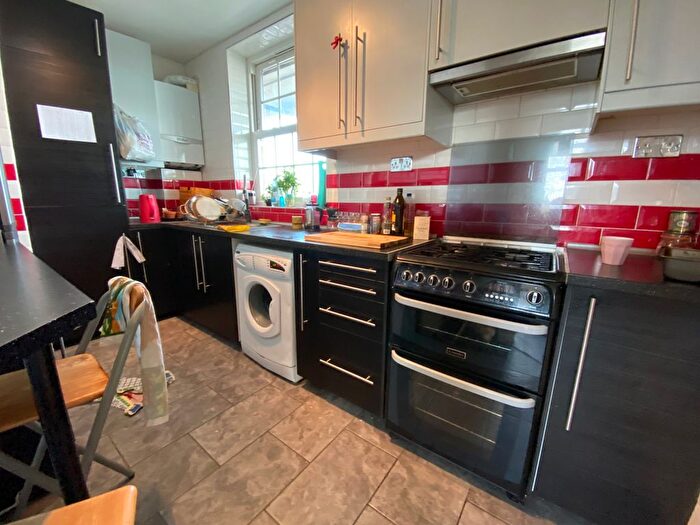 2 Bedroom Flat To Rent In Knightland Road, London, E5