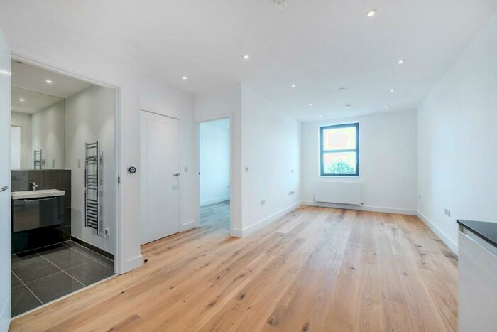 2 Bedroom House Of Multiple Occupation To Rent In Hyde Park Gardens, London, W2