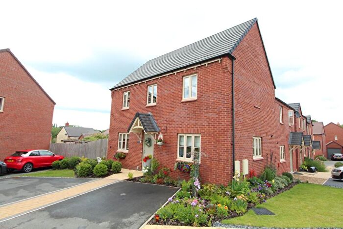 3 Bedroom Semi-Detached House For Sale In Blakenhall Drive, Lutterworth, LE17