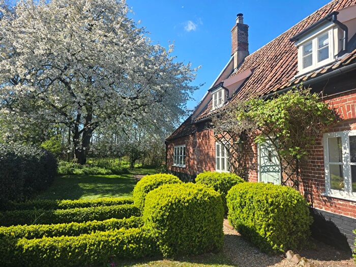 5 Bedroom Cottage For Sale In Hardingham, Norwich, NR9