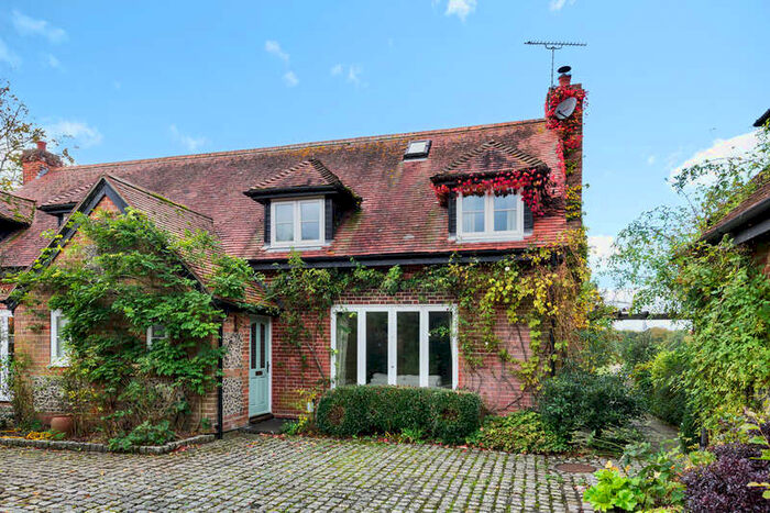 3 Bedroom Semi-Detached House To Rent In Preshaw, Upham, SO32