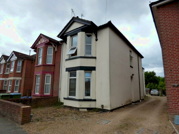 2 Bedroom Maisonette To Rent In Radstock Road, Woolston, Southampton, SO19