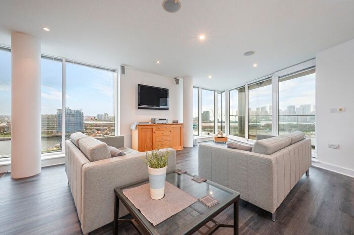 3 Bedroom Flat To Rent In Alaska Apartments, Western Gateway, E16