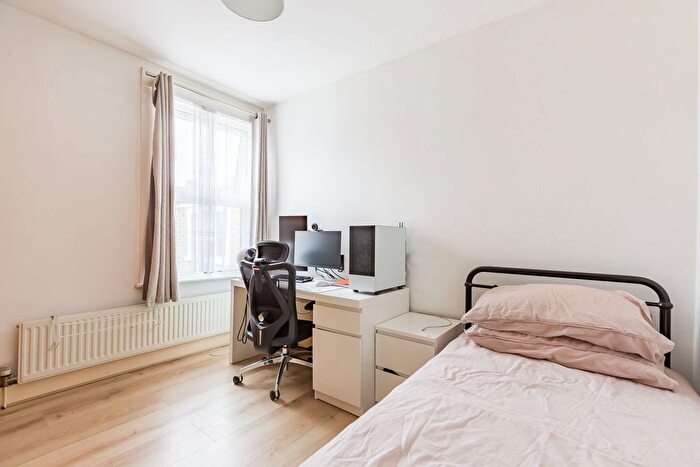 3 Bedroom Terraced House To Rent In Harcourt Road, Stratford, London, E15