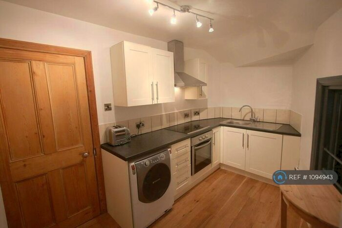 2 Bedroom Penthouse To Rent In Hyde Park Road, Leeds, LS6