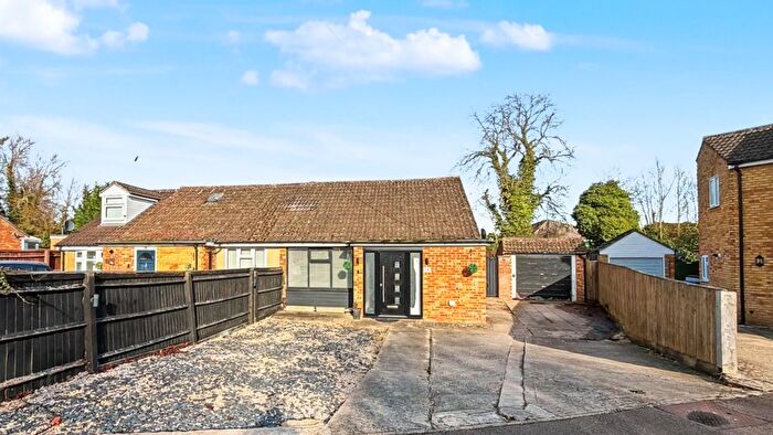 3 Bedroom Semi Detached Bungalow For Sale In Fallowfields, Bicester, OX26