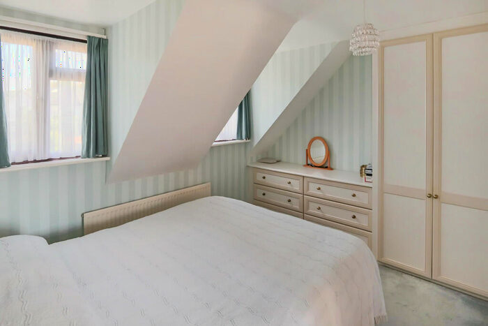 2 Bedroom Semi-Detached House For Sale In Waddington Avenue, Coulsdon, CR5